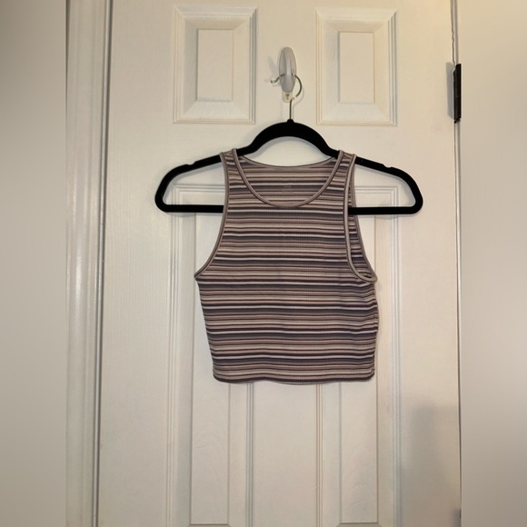 AE Cropped High Neck Tank Top - Picture 2 of 7